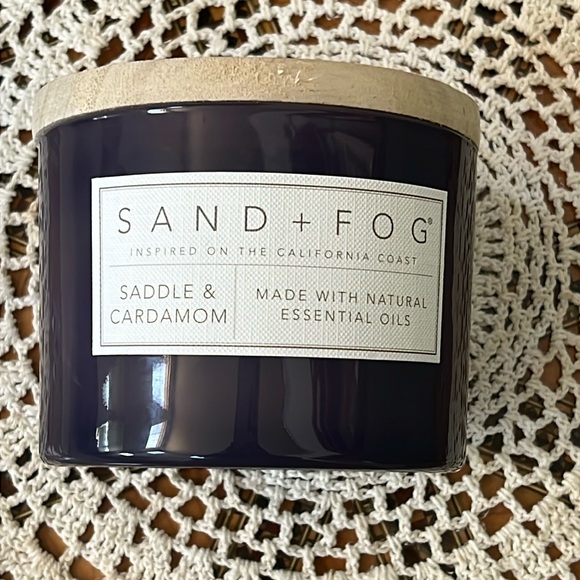 Saddle & Cardamon Scented Candle - Picture 2 of 12